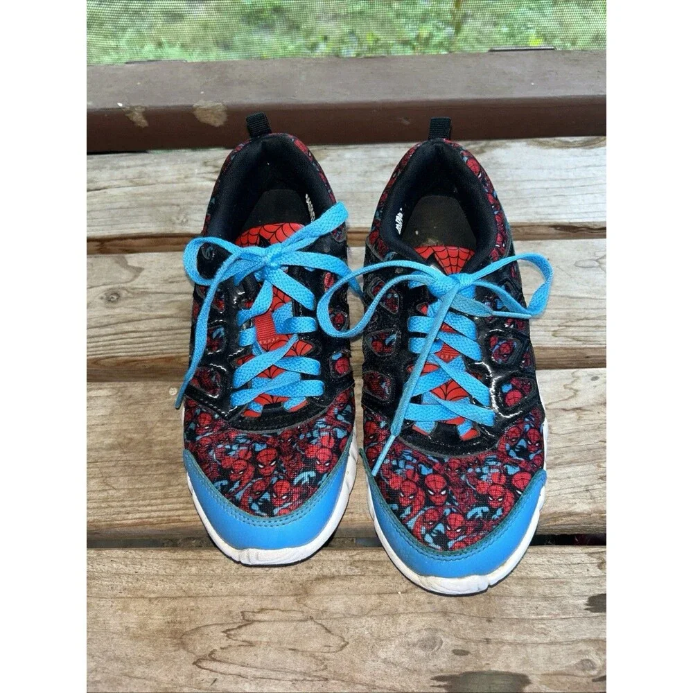 Reebok Twistform Blaze Kids Low Top Sneakers Size 2 SPIDER-MAN Marvel